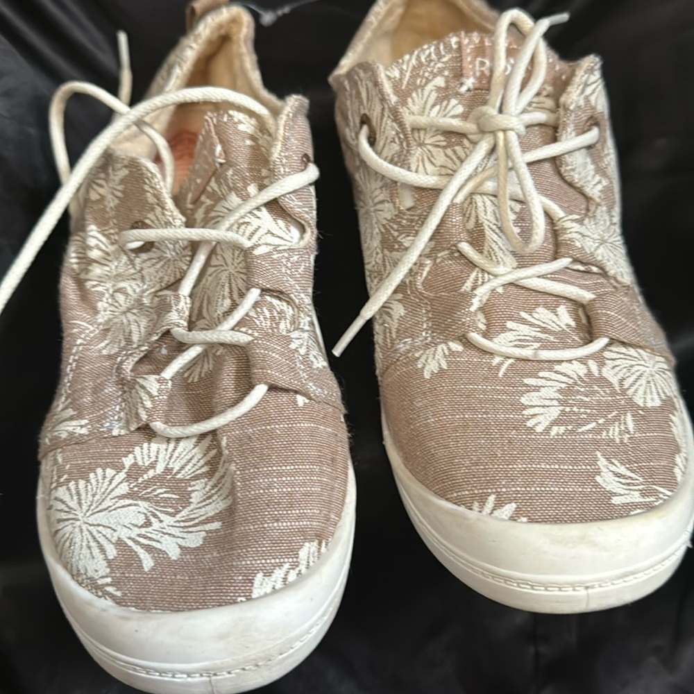Roxy size 10 perfect for summer and spring